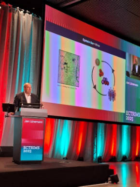Figure 3. Prof. Luenemann presenting at the educational session at ECTRIMS 2025.